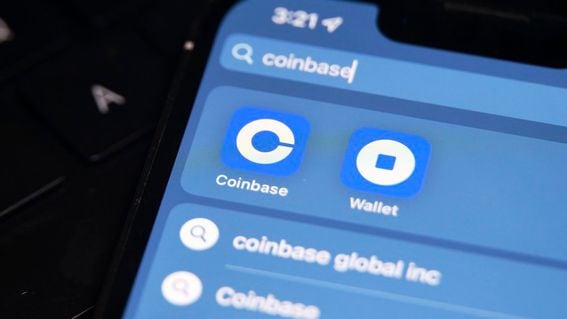 Coinbase đã bị SEC kiện (Alpha Photo/Flickr)