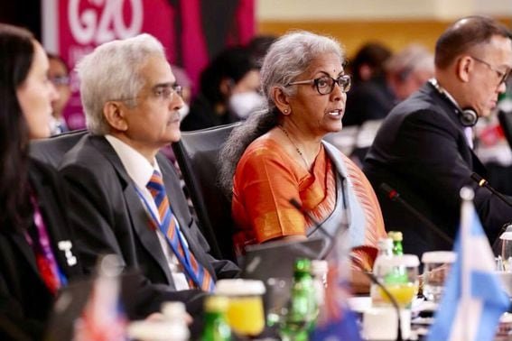 Shaktikanta Das, Thống đốc Ngân hàng Dự trữ Ấn Độ (trái) và Nirmala Sitharaman, Bộ trưởng Tài chính Ấn Độ tại Hội nghị thường niên G20, tại Washington DC vào tháng 10 năm 2022. (Bộ Tài chính Ấn Độ)