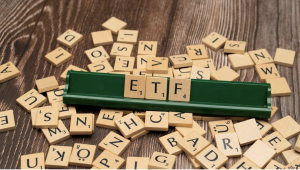 Bitcoin Và Các Altcoin Lớn “Hụt Hơi” Trước Chuỗi Tăng Điểm 9 Tuần Liên Tiếp Của Chứng Khoán Khi Sức Hút ETF Hạ Nhiệt
