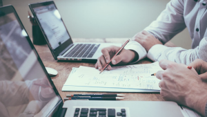 Cuộc đại dịch chuyển: Nhà đầu tư rời bỏ nhóm ‘Magnificent 7’ và Crypto để tìm đến các nút thắt cổ chai AI