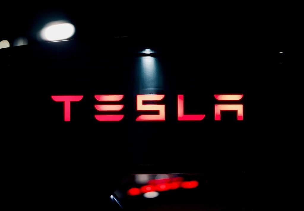 tesla-nam-giu-bitcoin