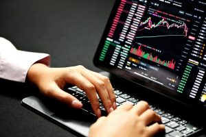 Giao dịch cổ phiếu token hóa tăng vọt 288% trong tháng 7, nhưng một token QQQ chiếm phần lớn