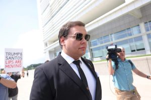 Kalshi áp dụng lệnh cấm trọn đời đầu tiên đối với cựu dân biểu George Santos