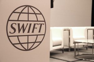 Mạng lưới trị giá 1,5 triệu tỷ USD của Swift đối mặt với thử thách blockchain