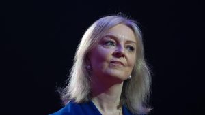 Cựu Thủ tướng Anh Liz Truss: Tình trạng bán tháo trái phiếu có thể buộc chính phủ cắt giảm chi tiêu khẩn cấp